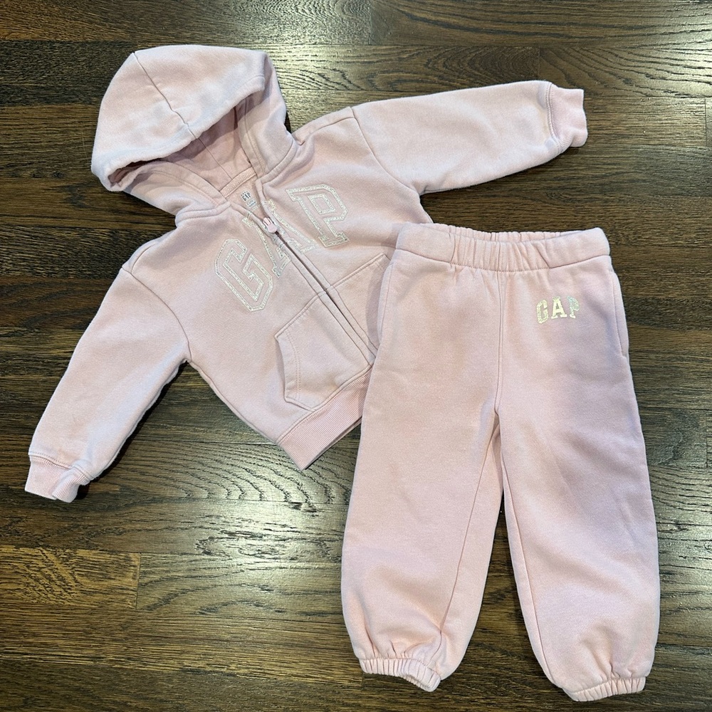 GAP Soft Metallic Logo Hoodie & Joggers